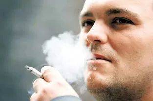 注意！抽烟的人如果发出这5个信号，说明肺癌在向你招手！_症状_身体_进行
