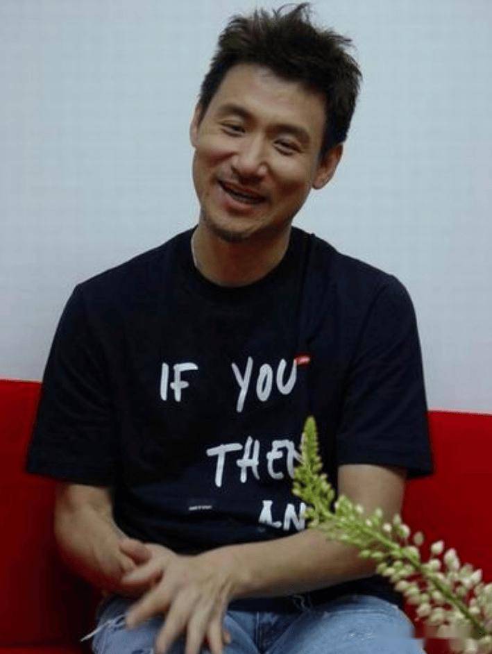 她是圈内干净的女演员,8年来一直没有红,可她的丈夫却大红大紫