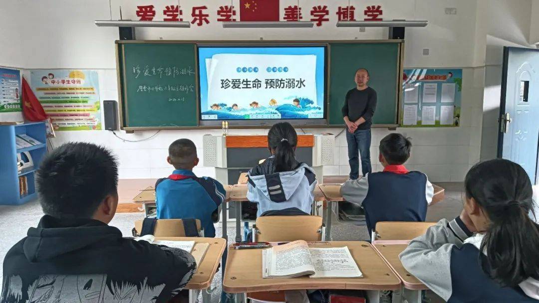 十堰市东风二中召开防溺水家长会(通讯员/刘家明)▲十堰市实验小学