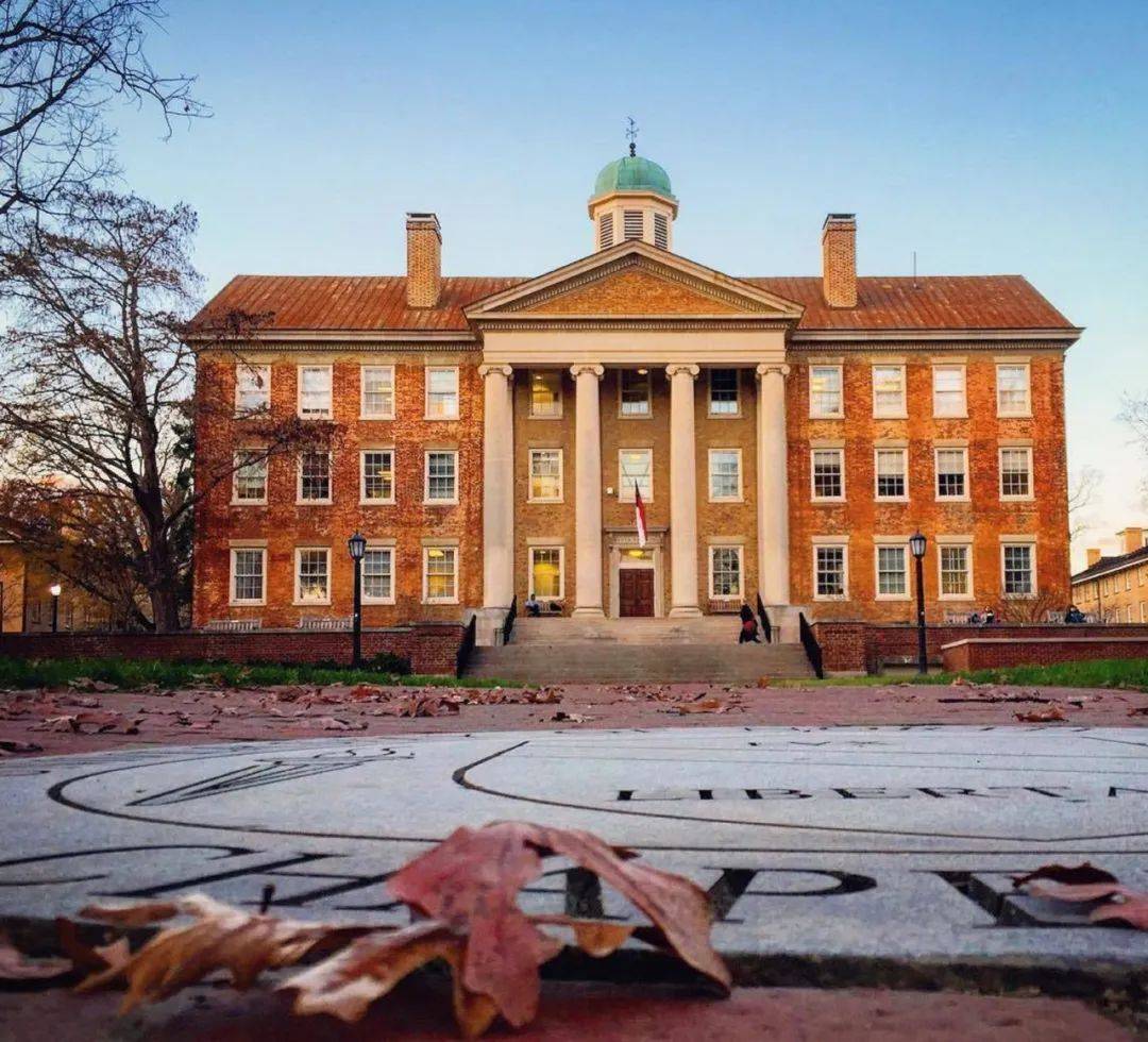 中美班李魏然同学斩获"公立常春藤"名校北卡罗来纳大学教堂山分校