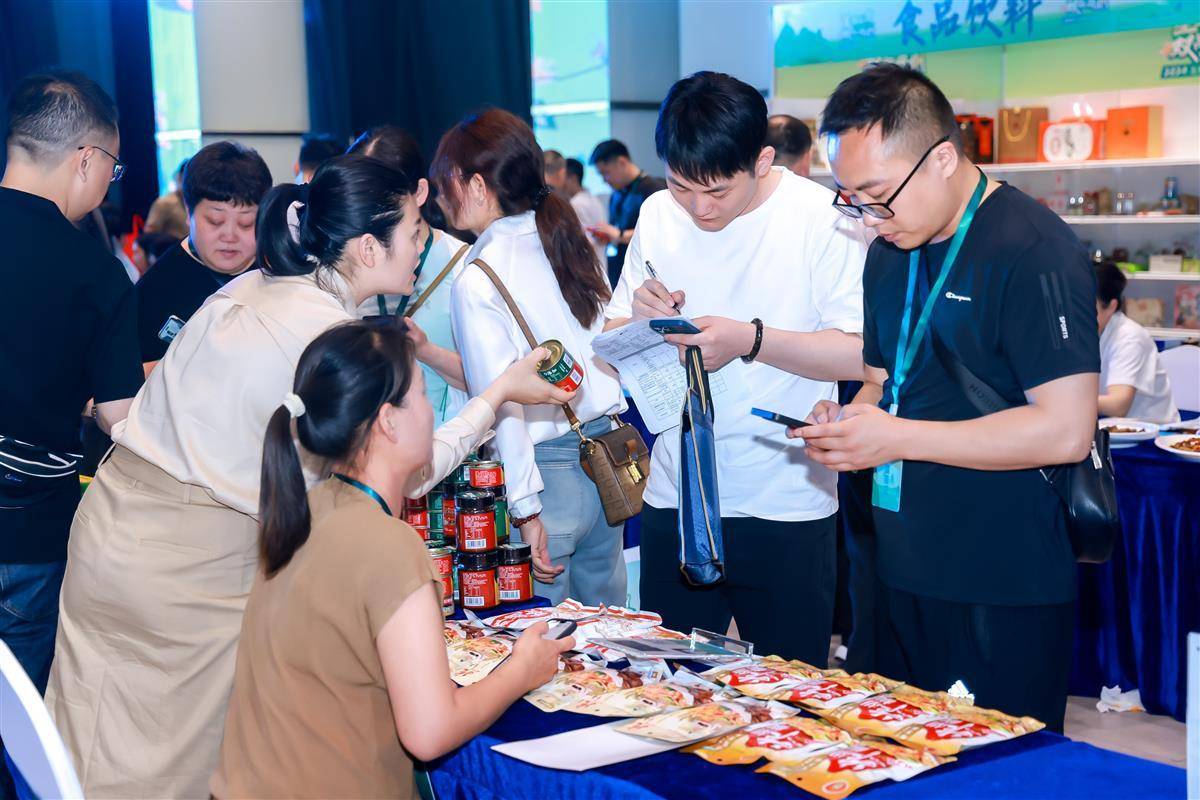 供需双方"零距离"对接!千余款湖北好物亮相直播电商选品大会