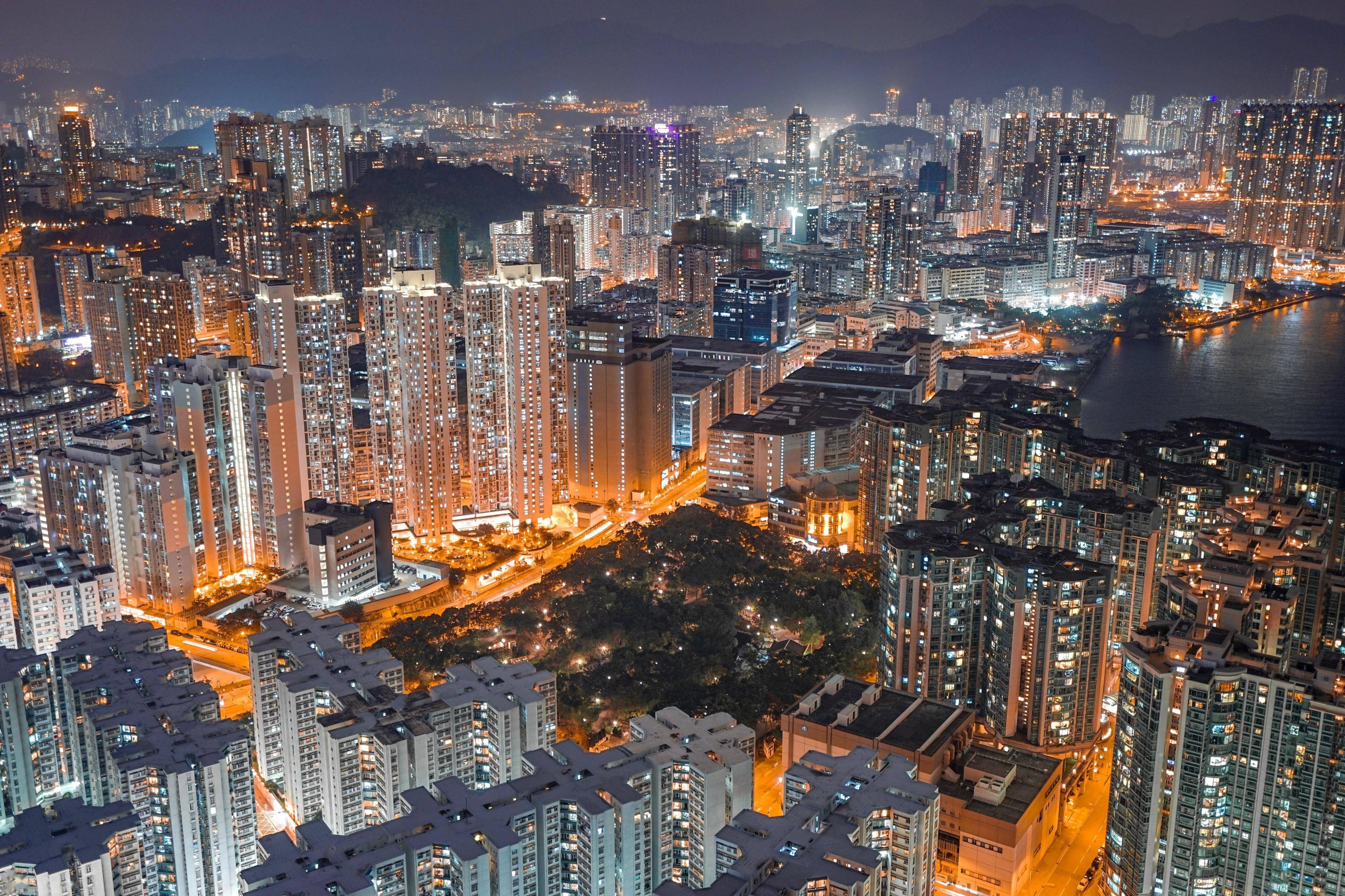 香港与上海,两颗璀璨的明珠,谁的夜景更漂亮
