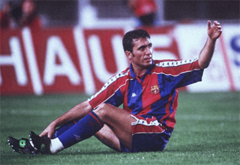 皇马巴萨的双料10号,在皇马无法融入更衣室,去巴萨吃了规则的亏