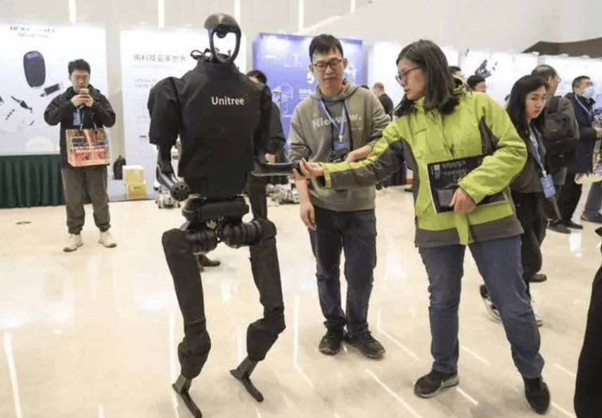 9万的国产人形机器人,性能炸裂业界!