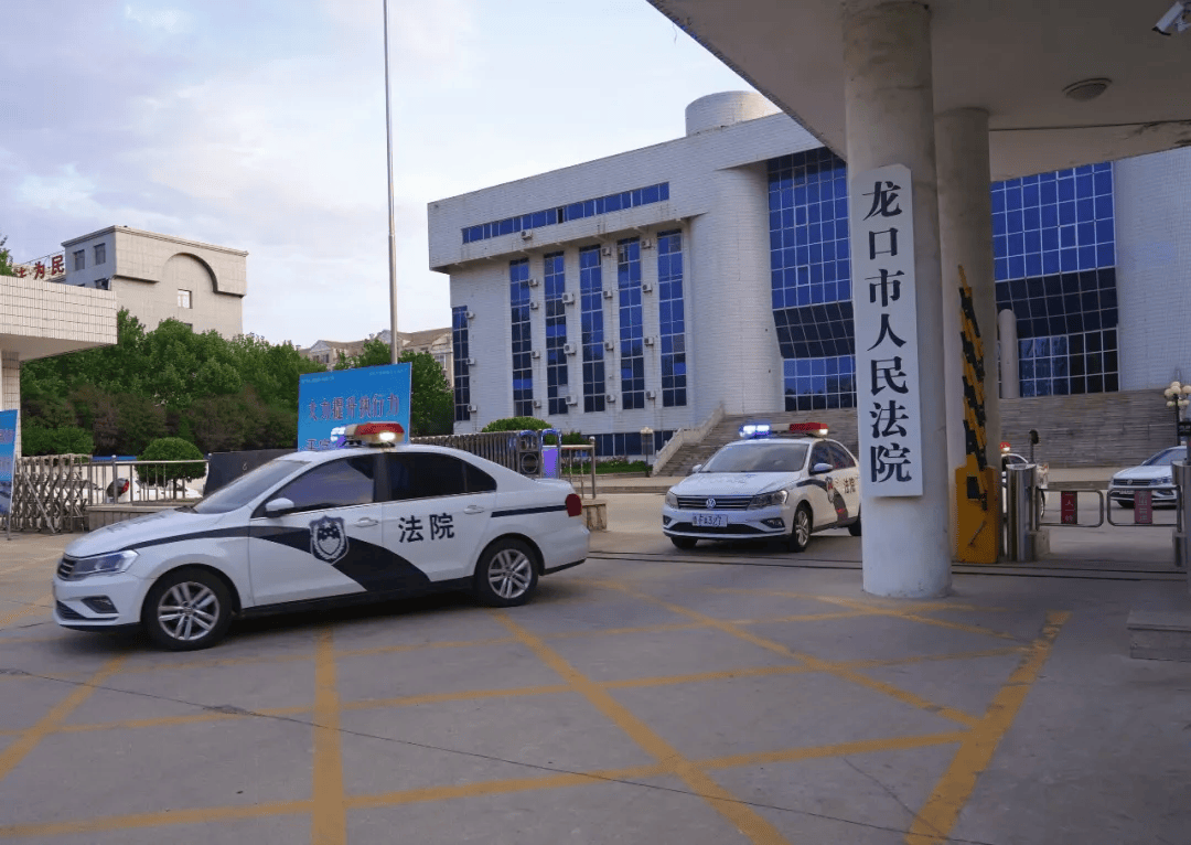 "龙口法院共派出8组36人16车参加集中行动,执行小组已就位,集中行动