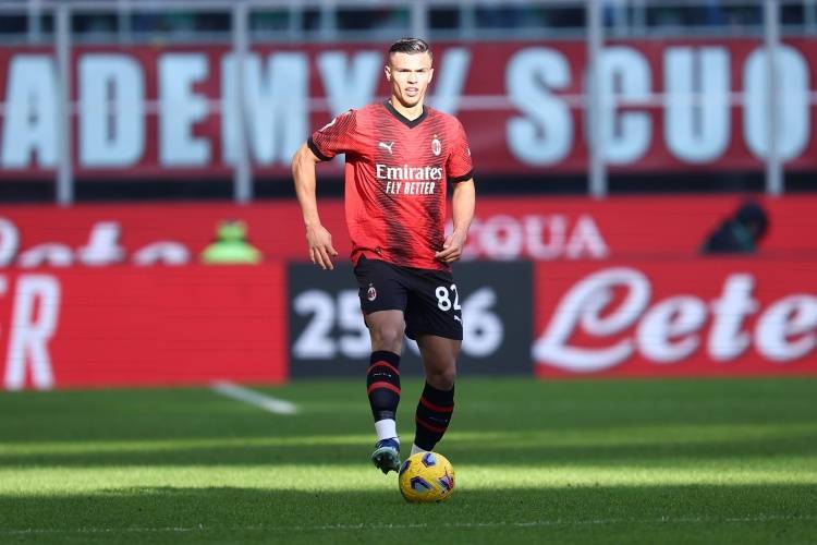 记者:费耶诺德关注米兰19岁后卫西米奇_预备队_塞尔维亚_matteo