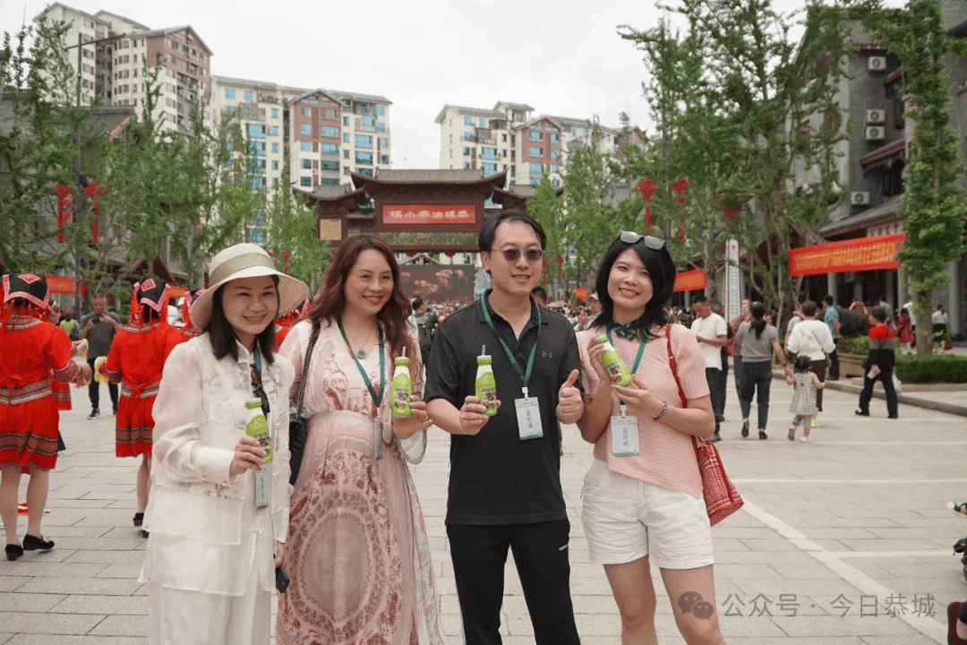 澳门嘉宾张美然:"今天非常荣幸有机会参加到三庙两馆的文庙和武庙,给