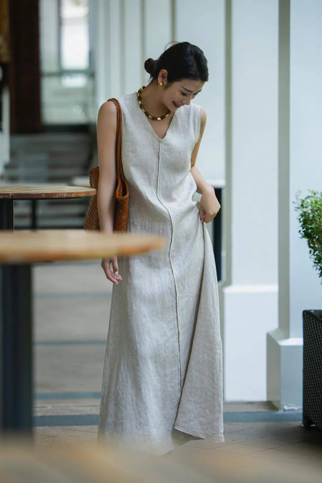 钟楚曦穿搭好时髦!"无袖连衣裙"才是今夏最火单品