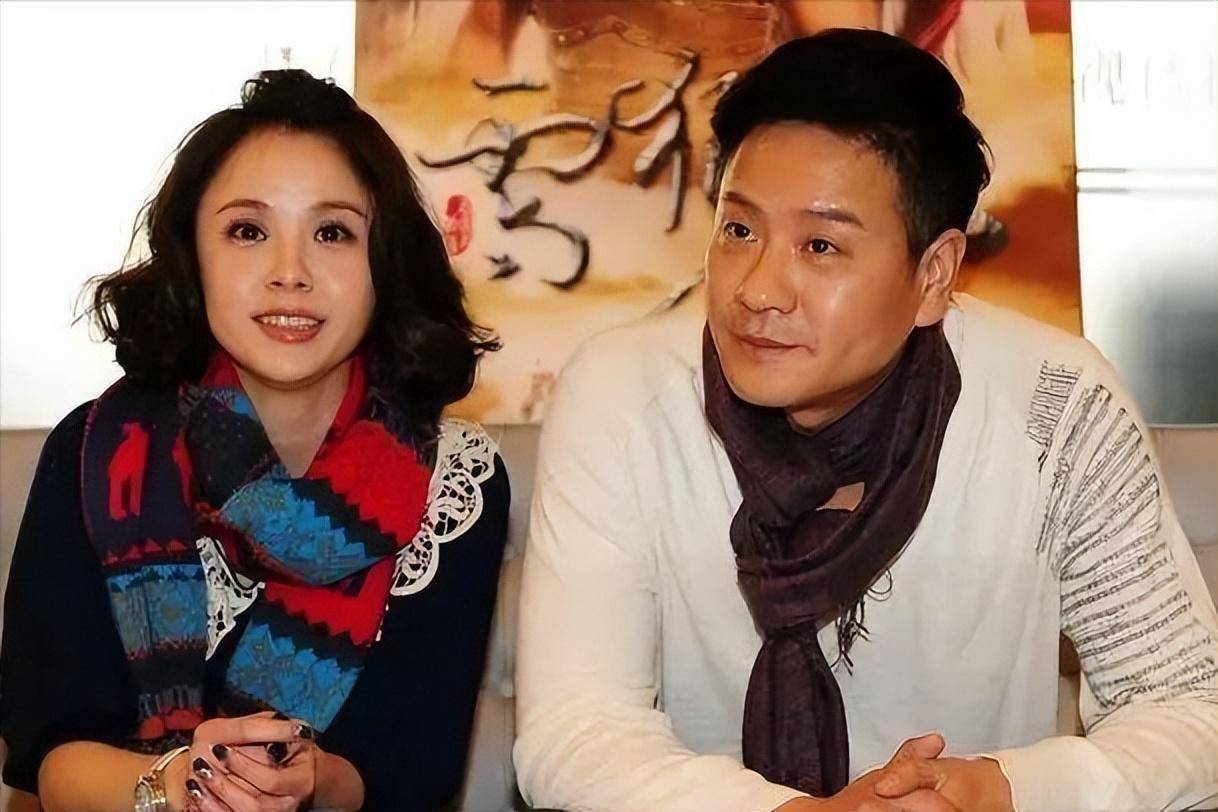 演员连奕名:成名后与妻子离婚,二婚娶杨若兮,前妻红了他落寞了