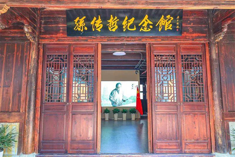 街区进行了为期五年的改造修复,重现了明清以来的街巷格局保留了院落