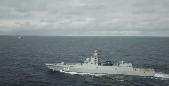 俄罗斯“戈尔什科夫海军元帅”号护卫舰在大西洋演习