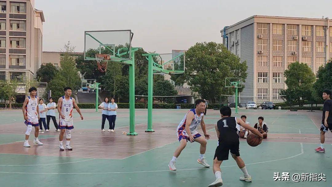 常德市第二中学举行师生篮球赛