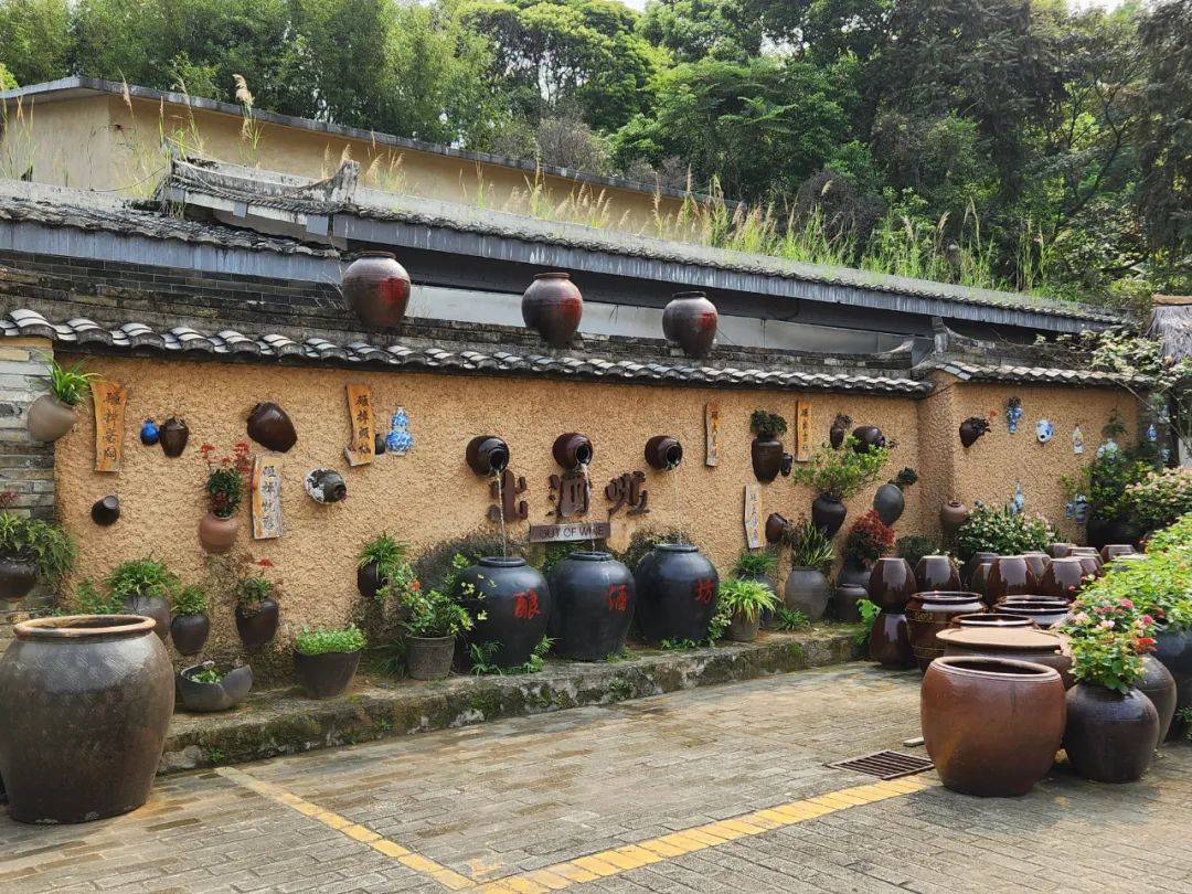 精品景点和美丽乡村也不容错过~玄碧湖玄碧湖碧波荡漾两边绿树掩映