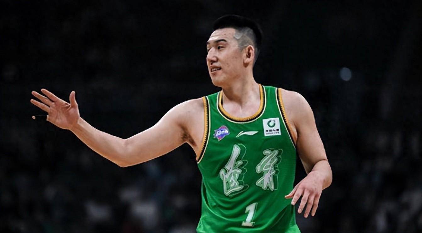 庆功宴上,付豪、刘雁宇和李虎翼说出心里话,付豪一席话很感人_球员_赛季_对方