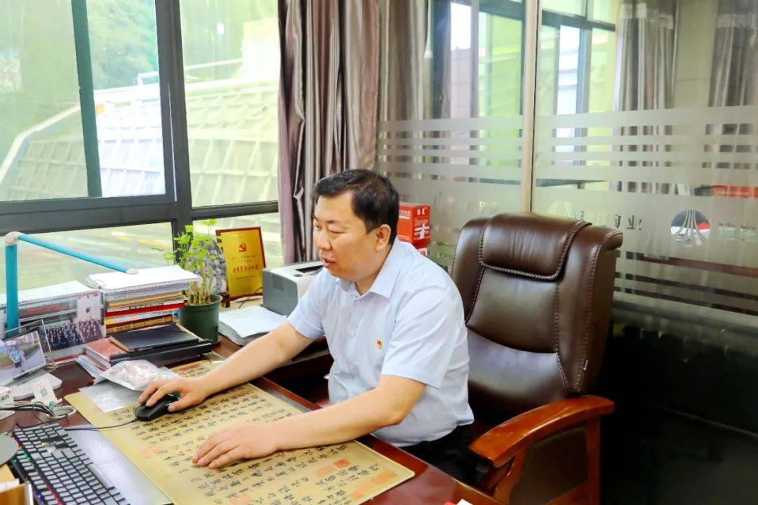 矿山文苑 | 我们的暖心书记