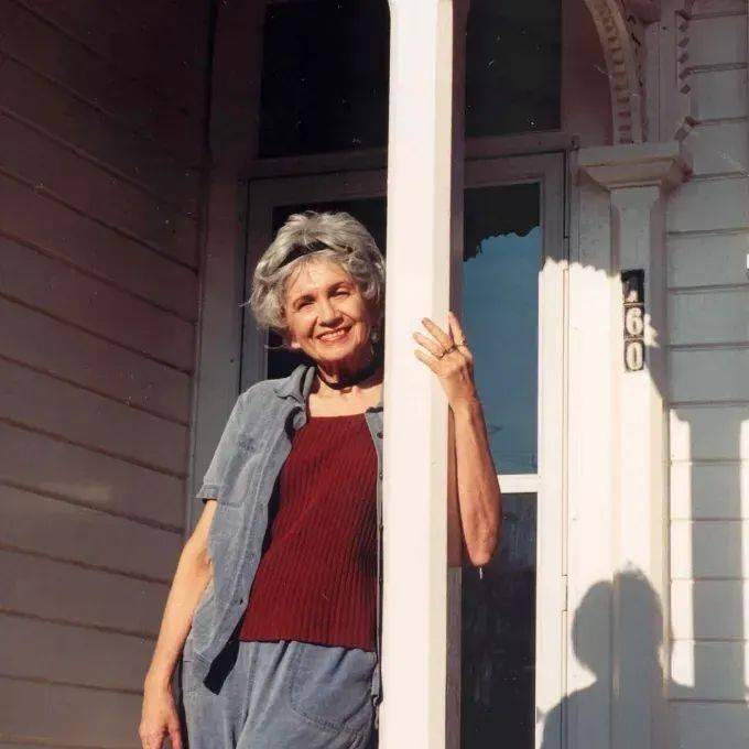 门罗永远在场,就像一百年后人们还在谈论伍尔夫 | 二湘空间 | 二湘