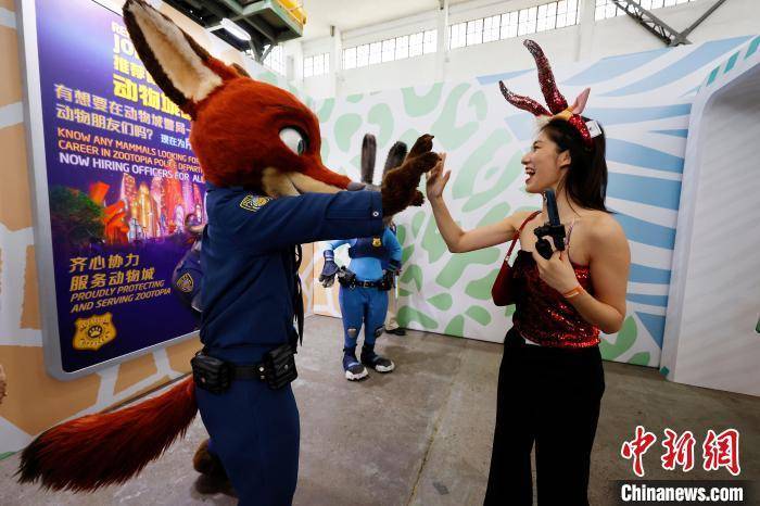 东航联手上海迪士尼度假区推出“疯狂动物城”主题彩绘飞机