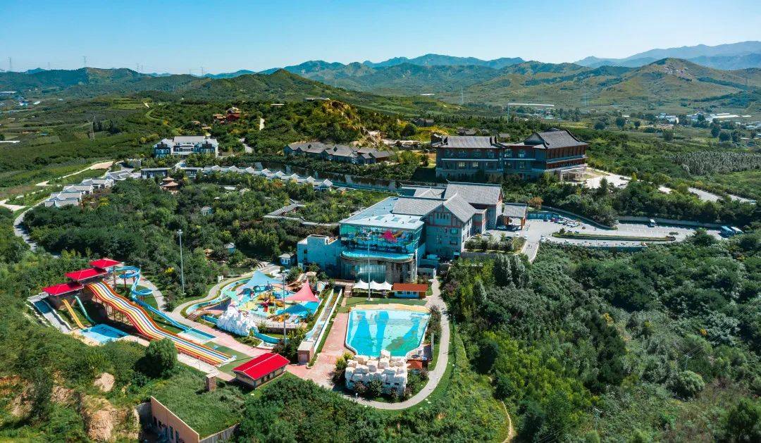 集温泉养生,亲子娱乐,餐饮住宿,商务会议于一体的满族风情温泉度假村