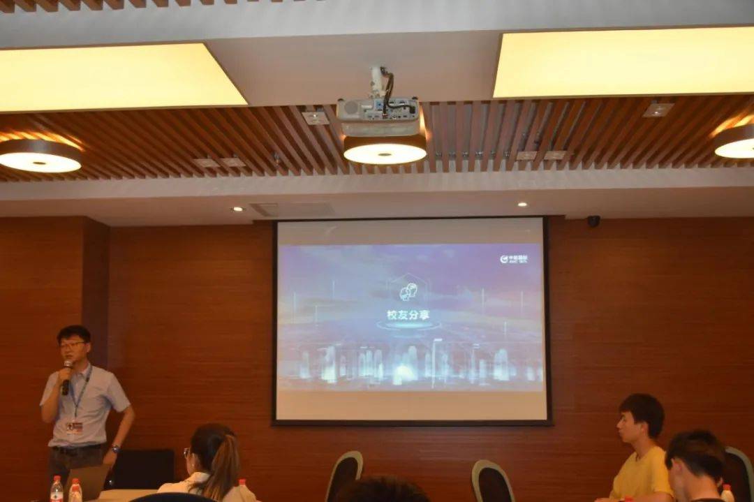 航行无疆 | 航空学院师生共赴中航供应链参观交流