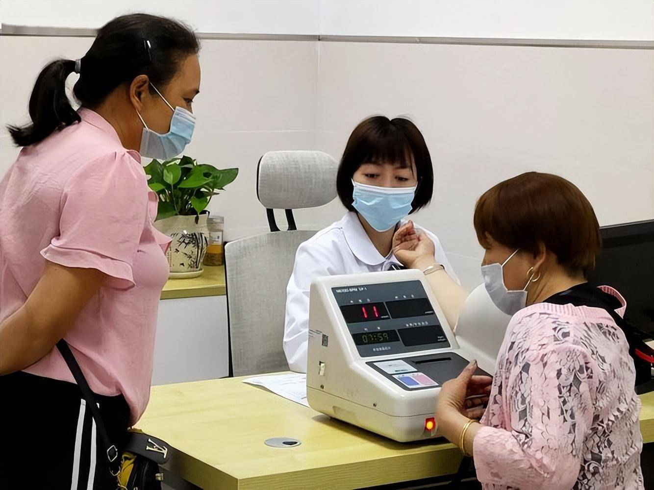 玉米须是高血压的"天敌"?医生建议:想要血管健康,多吃这2物