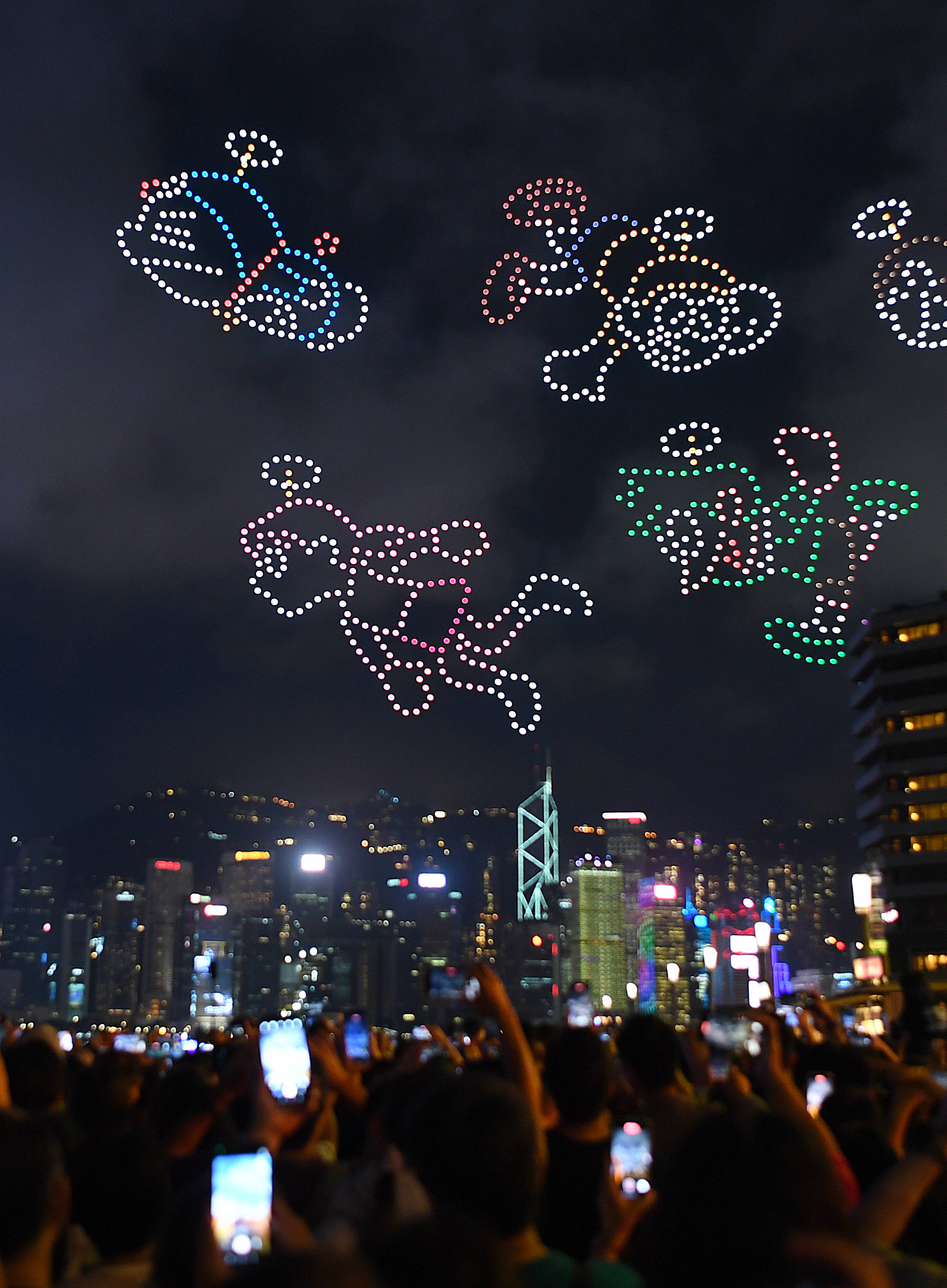 香港举办哆啦a梦主题无人机表演