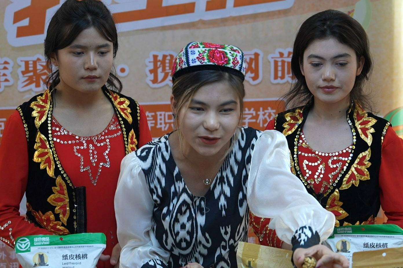 甬库齐聚力 赋能共富裕 宁波市委网信办赴库车开展"数字素养提升协作"