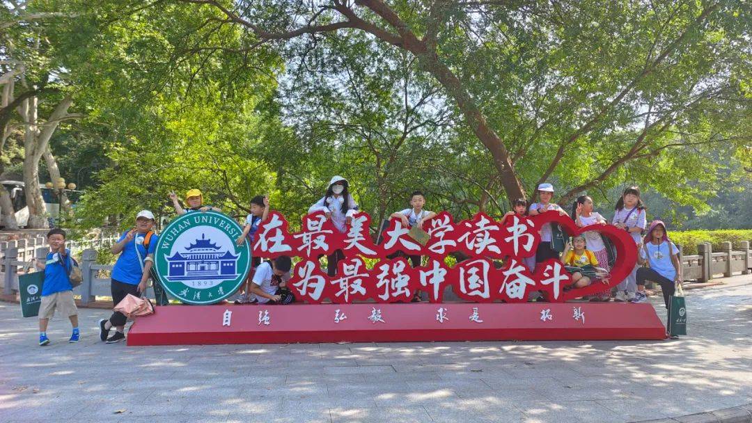 探访雷军母校武汉大学!与学霸面对面,在心中播撒名校的种子!