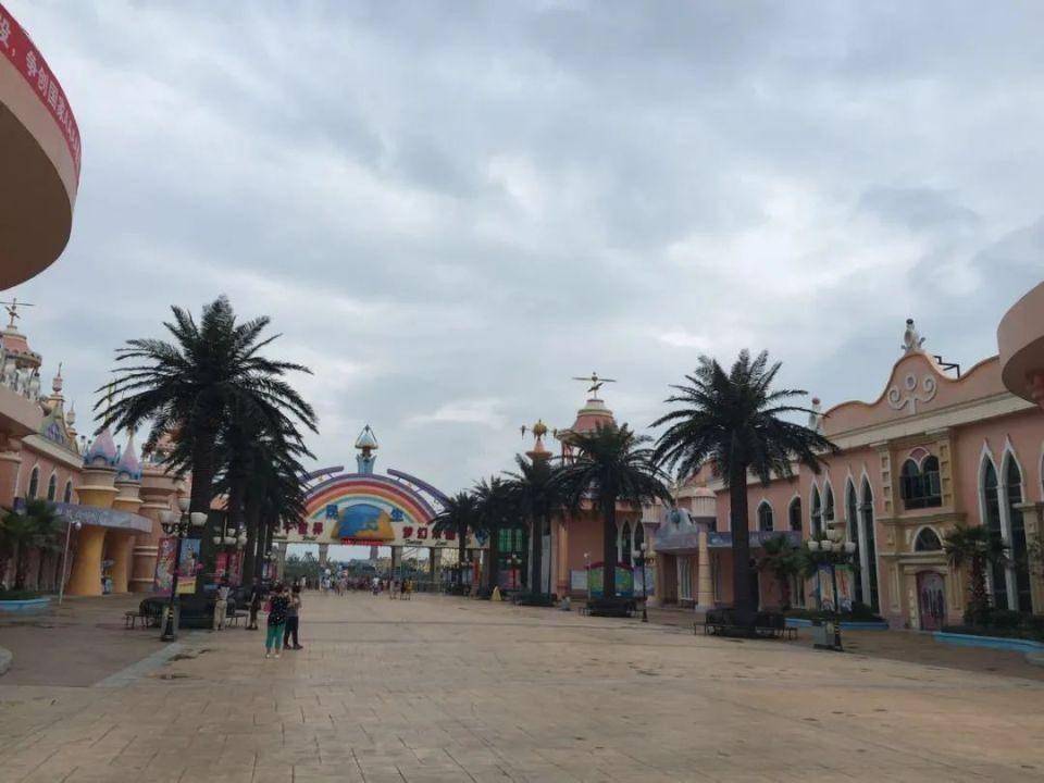 耗资15亿建成,营业不到四年就宣布倒闭_九江_大千世界_梦想