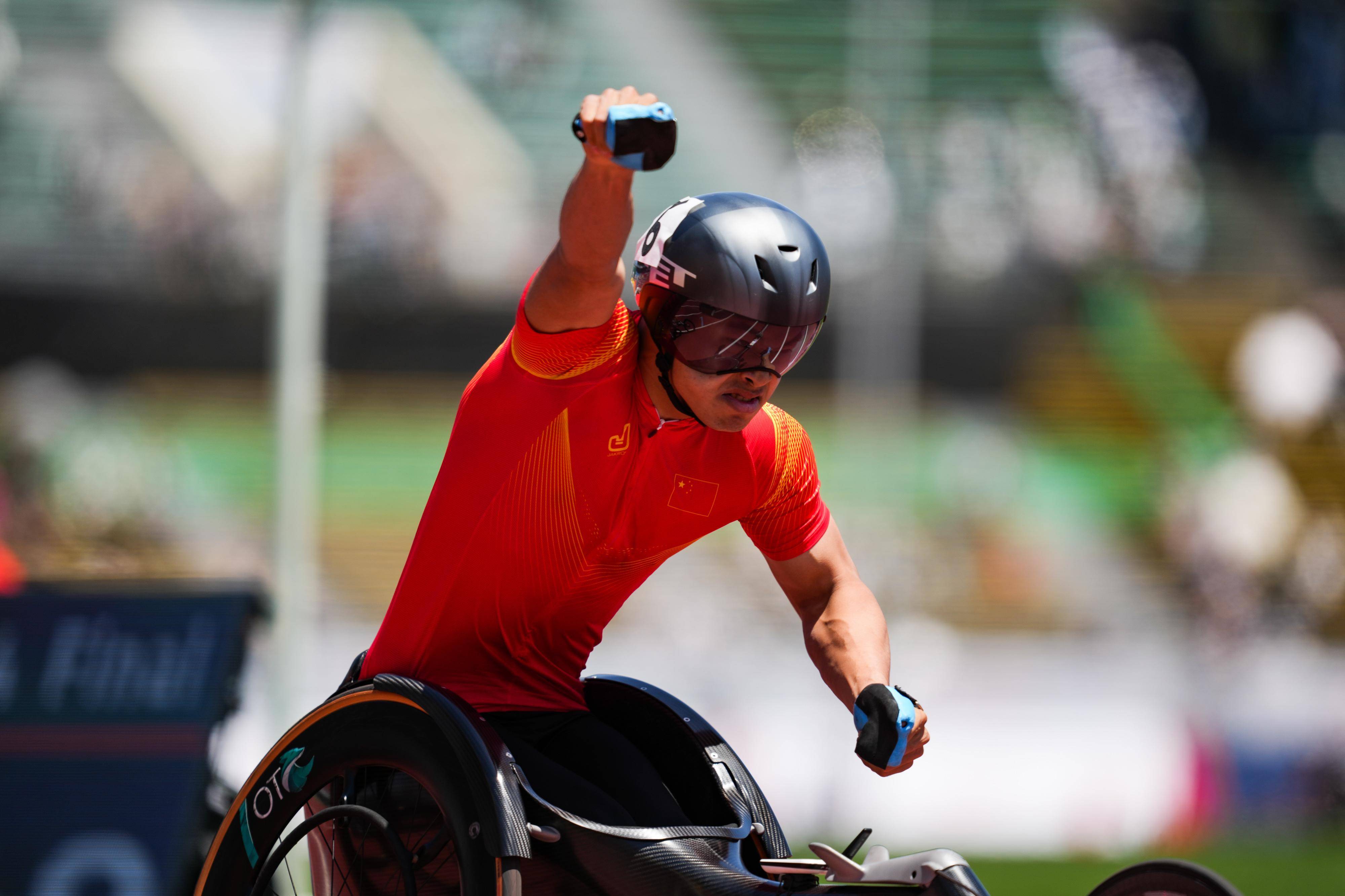 残疾人田径世锦赛:王洋获得男子800米t34级别冠军_龚文浩_张笑宇_新华