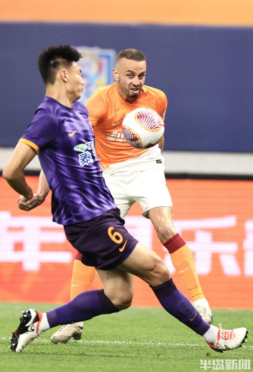 青岛海牛2-0暂时领先天津_袁蒙_上半场_王建明