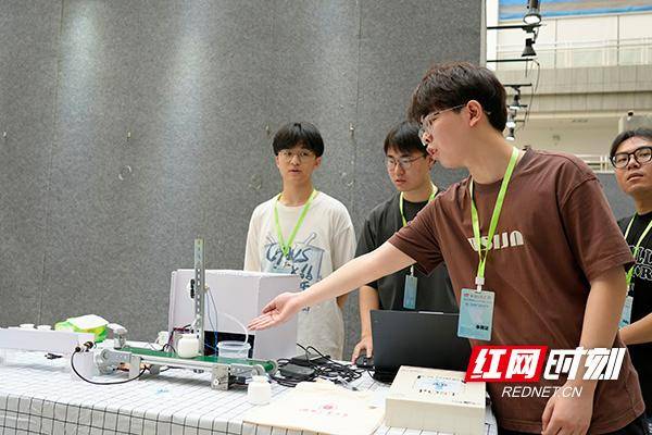 湖南工业大学第三届电气科技节之毕业设计作品展开幕