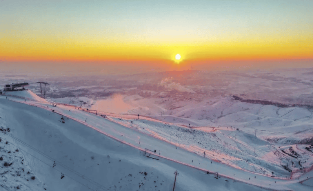 冰雪头条:一地方举债30多亿打造滑雪场的案例发人深