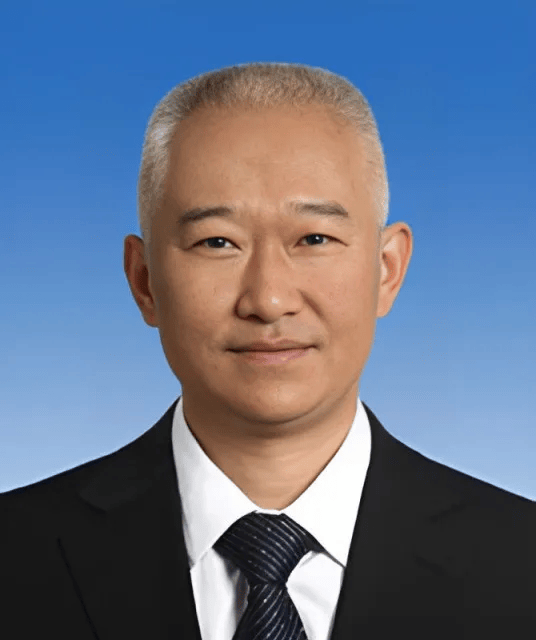现任应急管理部党委委员,副部长,国家消防救援局局长,党委副书记,副