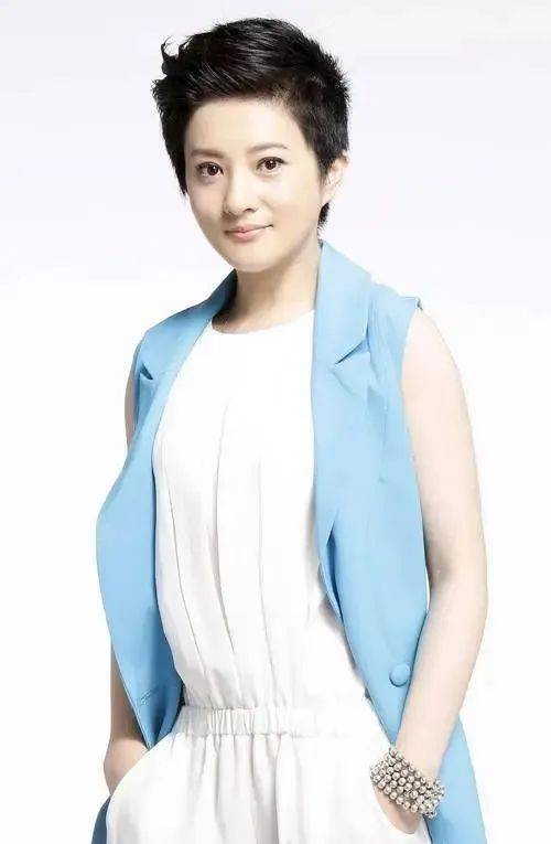 被撒贝宁苦恋20年,9岁爆红全国,18岁考上北大,43