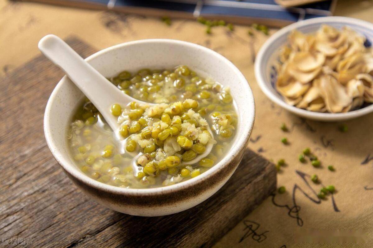 夏天,要多喝绿豆汤,大厨教我5个妙招,绿豆个个开花,软糯流沙