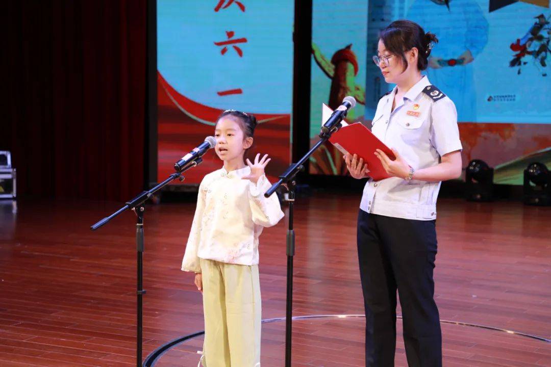 张琰家庭《寄小读者》田凌珲家庭《手斧男孩》读后感袁静家庭《丑八怪