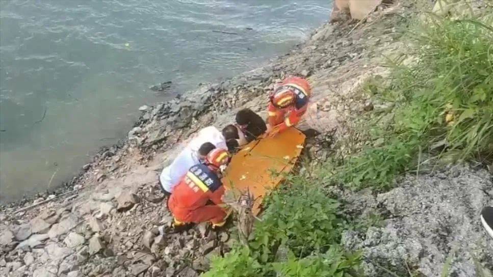 钓鱼时不慎摔伤在闽清县雄江镇洋口一号桥桥底5月26日16时32分不要让