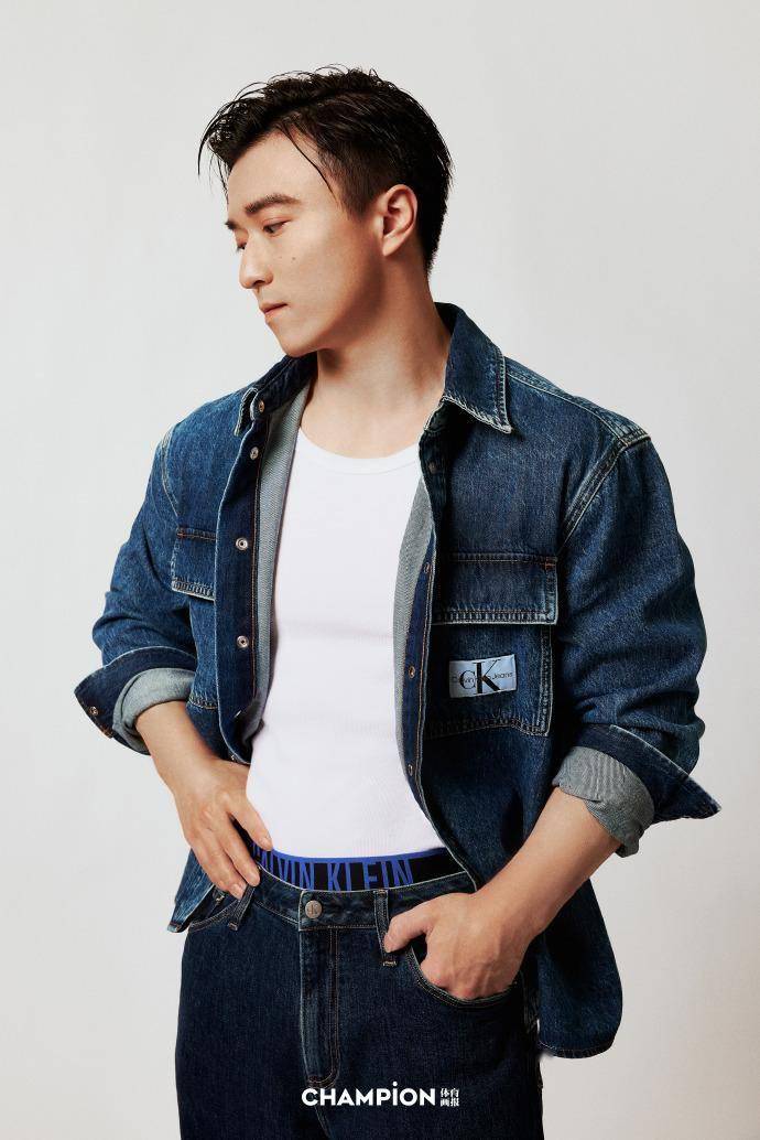 《体育画报》周年封面,邹敬园,刘洋,肖若腾,张博恒秀八块腹肌