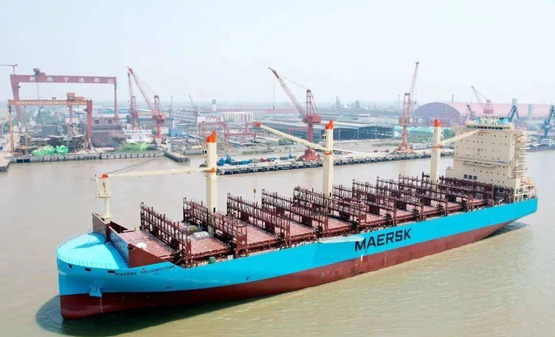 扬子江第十艘箱船"maersk yellowstone"轮交付离厂
