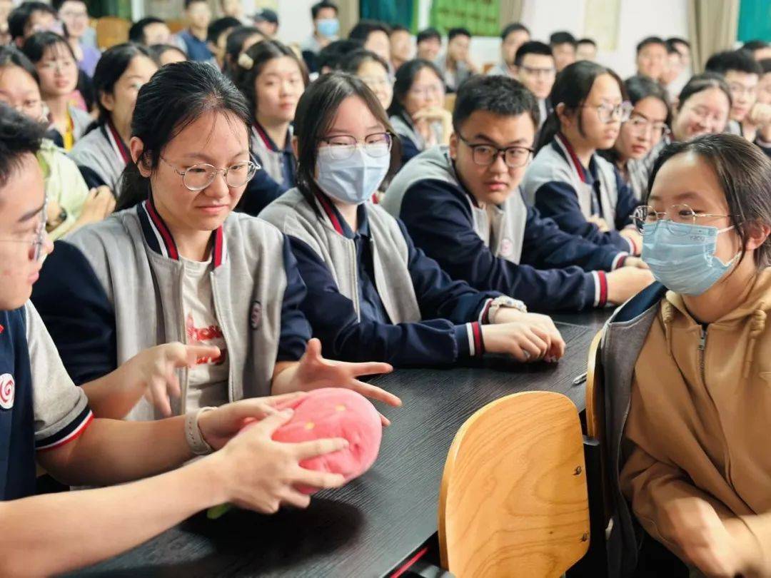 工艺美术学校b区,杨家坪中学a区,渝高中学校二郎校区共三所中学校