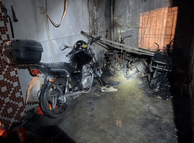 电动自行车凌晨起火,检察官以案说法现身参与火灾事故警示现场会