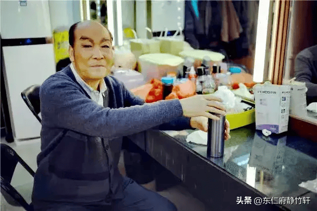 联悼陕西省戏曲研究院眉户剧《梁秋燕》梁老大扮演者吴德先生