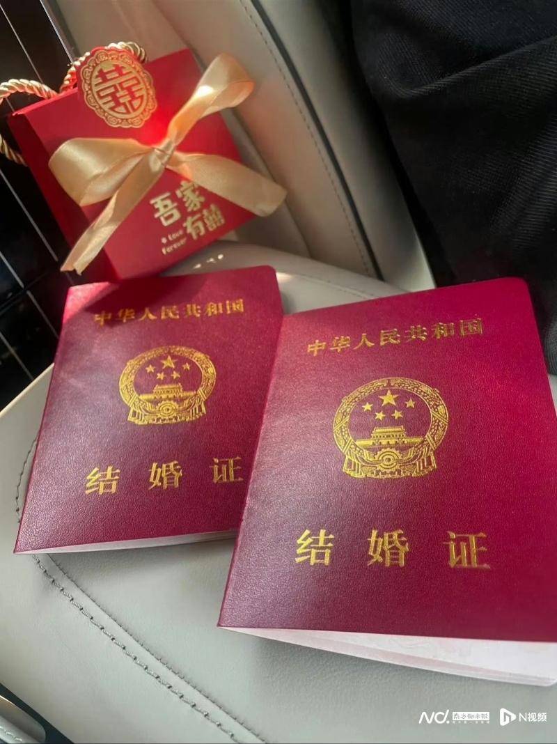 汪小菲晒与mandy结婚证,官宣再婚:我的老婆来自台北