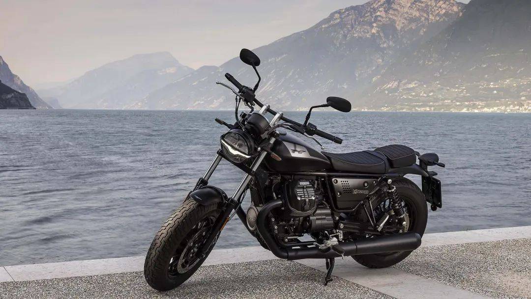 moto guzzi v9 bobber的独立宣言:自由驾驭的力量