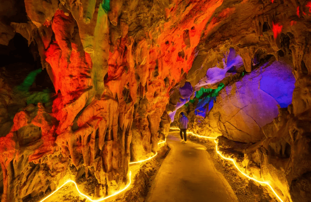 熔岩地貌位于镇巴县渔渡镇花果村国家aaa级景区渔渡风景区是天然