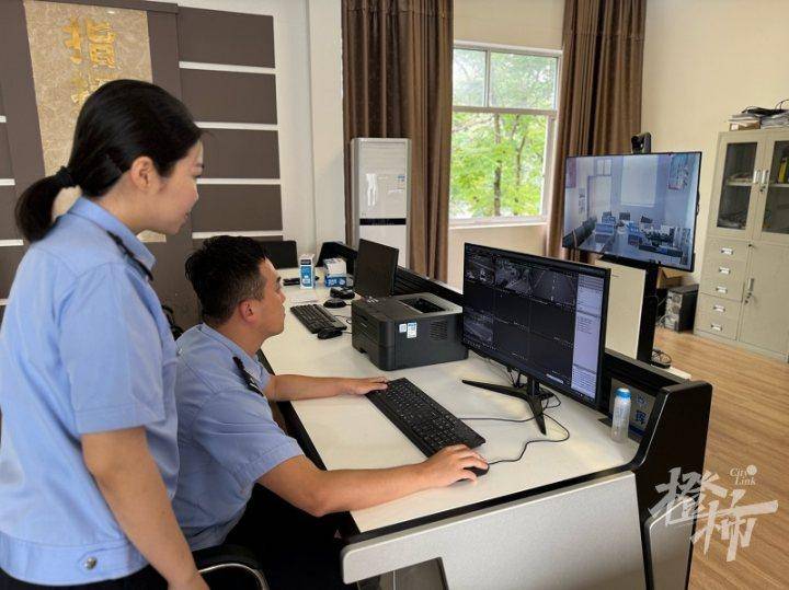 69岁老人组摩托车队,9人隧道内飙车致1人死亡
