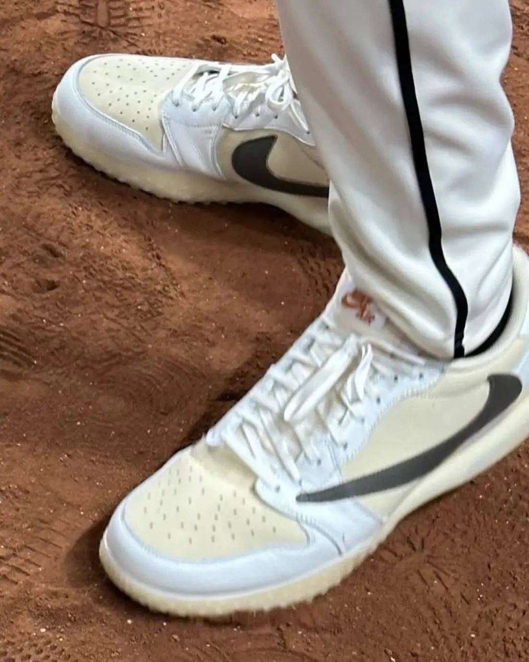 「倒钩 aj1」明年又双叒有新配色!