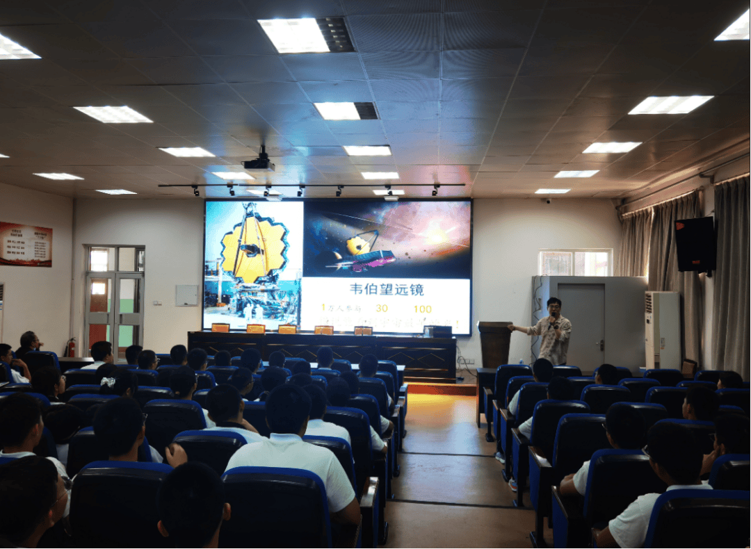 物理与信息工程学院科普团队前往沧州市第二中学开展科普讲座_张青青