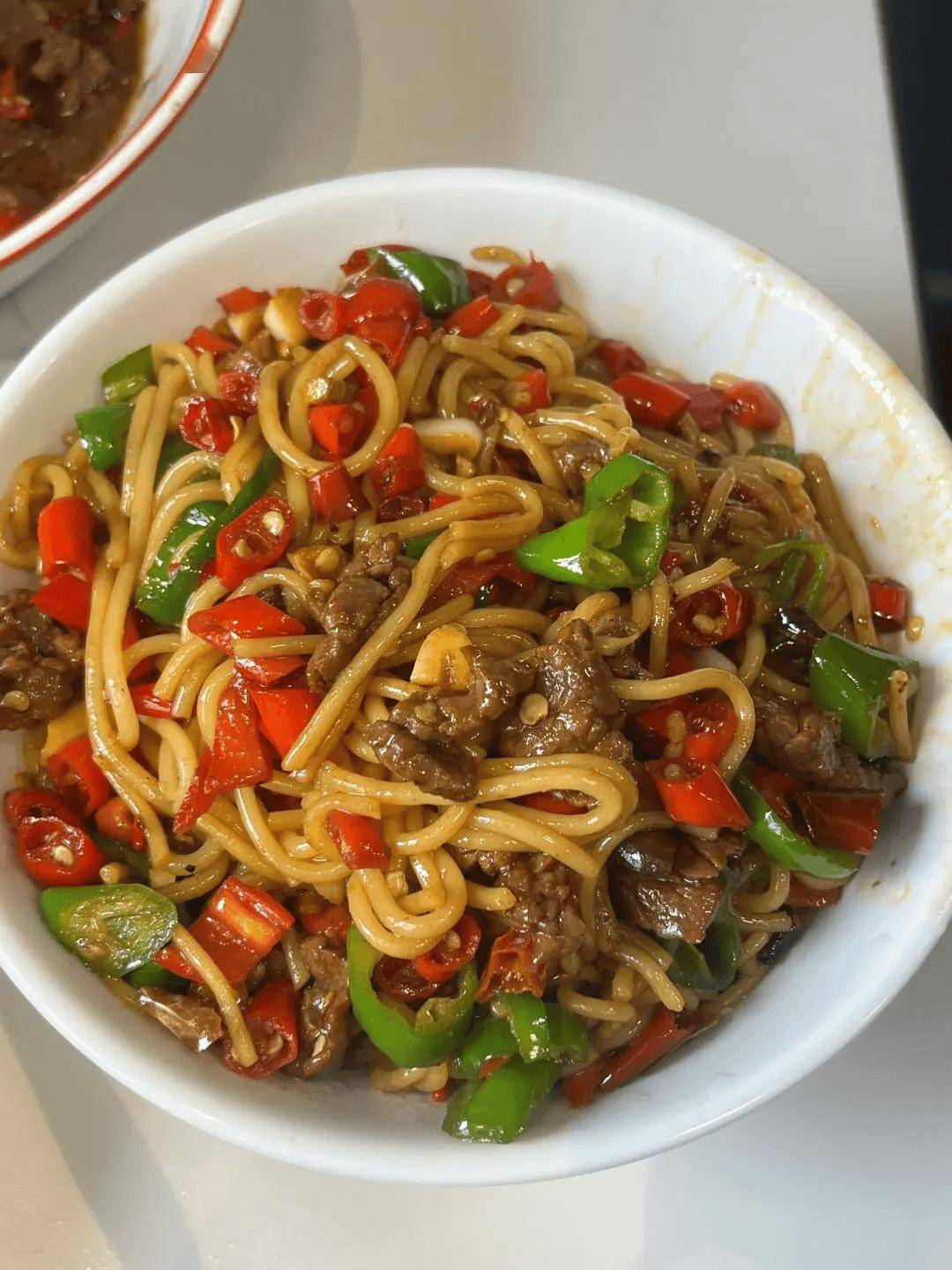来搞一碗汤粉,汤鲜味美,各地特色,小孩也爱嗦这一碗粉