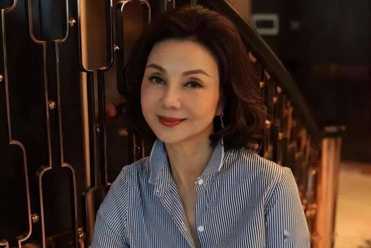 何莉莉:16岁已是"人间尤物",却遭富豪背叛,70岁独揽百亿家产